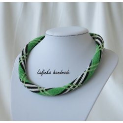 Károvaný náhrdelník v zelených odstínech