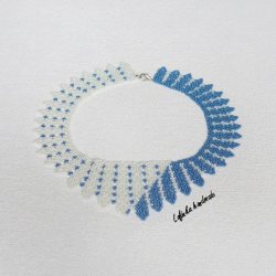Modrá i bílý náhrdelník